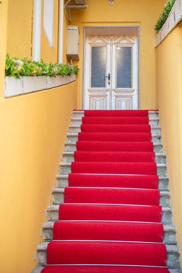 Otantik Shumen Hotel Exterior photo